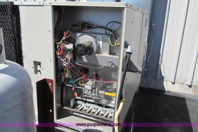 image for item F4778 Portable heat and air conditioning unit