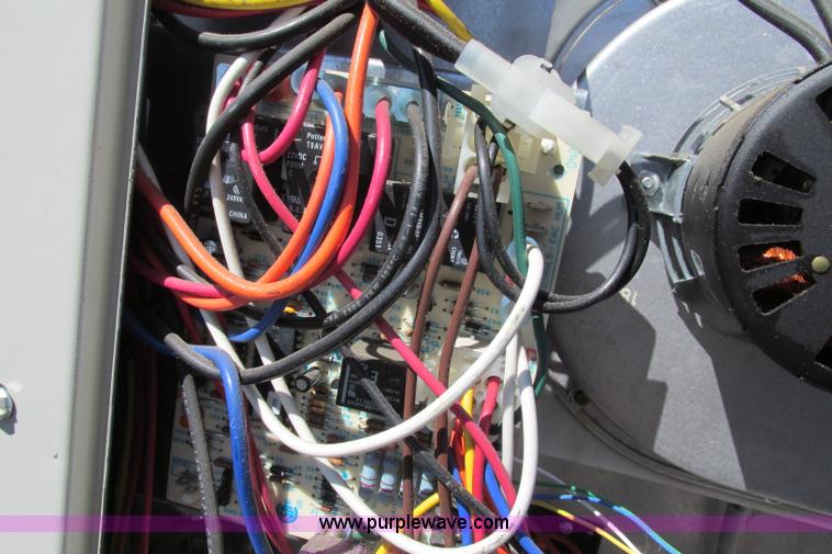 image for item F4778 Portable heat and air conditioning unit