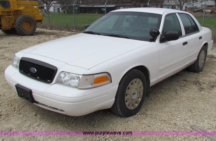 image for item F8642 2005 Ford Crown Victoria Police Interceptor