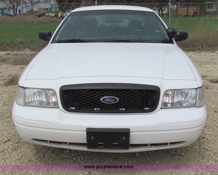 image for item F8642 2005 Ford Crown Victoria Police Interceptor