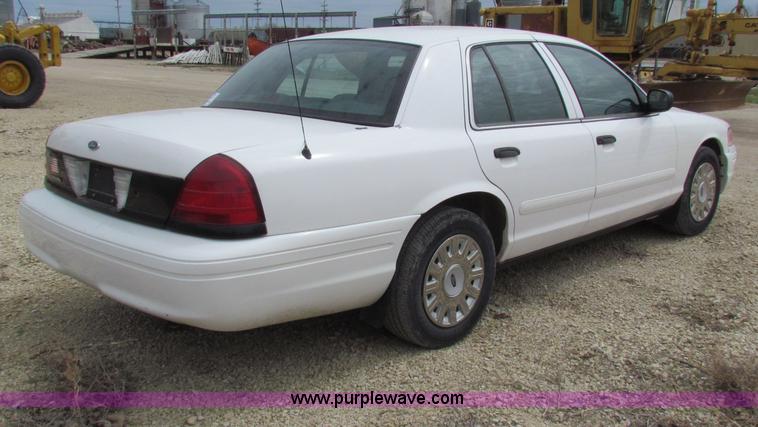 image for item F8642 2005 Ford Crown Victoria Police Interceptor