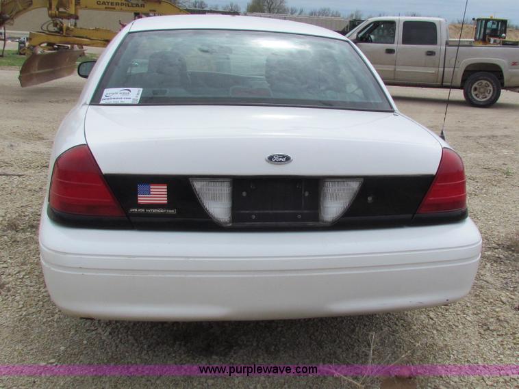 image for item F8642 2005 Ford Crown Victoria Police Interceptor