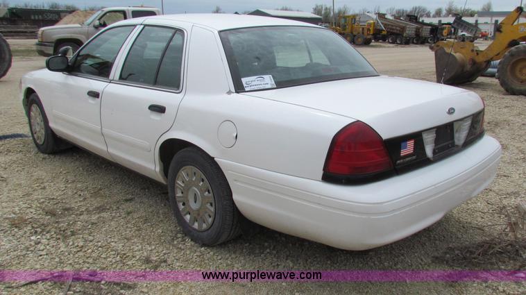 image for item F8642 2005 Ford Crown Victoria Police Interceptor