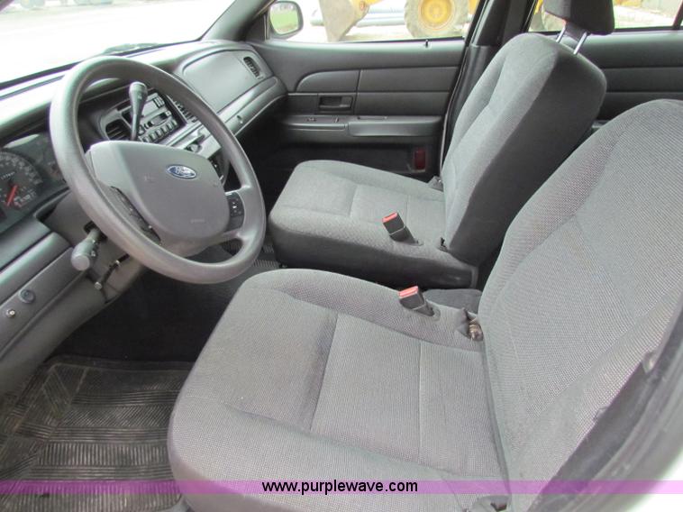 image for item F8642 2005 Ford Crown Victoria Police Interceptor