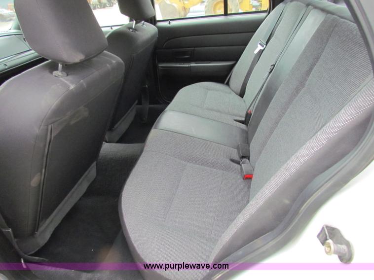 image for item F8642 2005 Ford Crown Victoria Police Interceptor