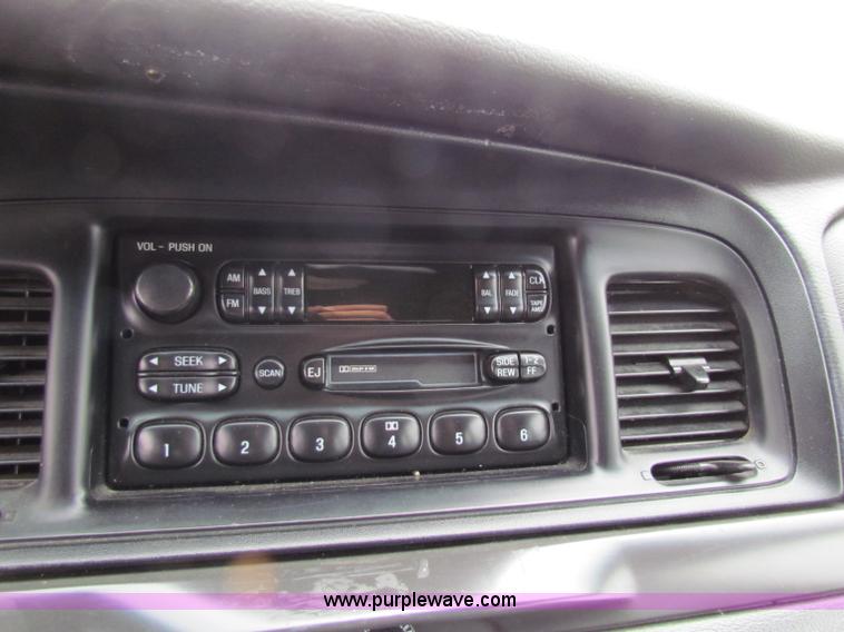 image for item F8642 2005 Ford Crown Victoria Police Interceptor