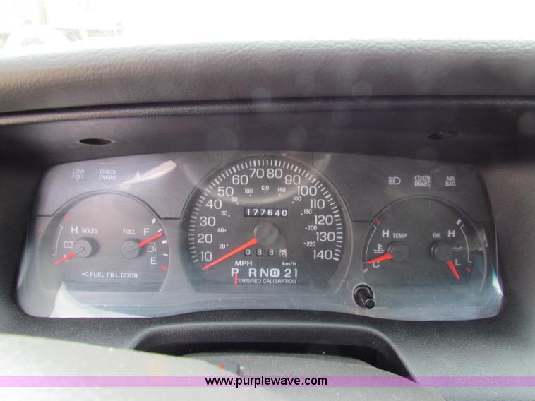 image for item F8642 2005 Ford Crown Victoria Police Interceptor