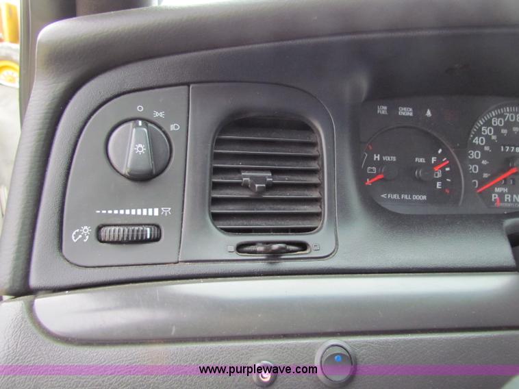 image for item F8642 2005 Ford Crown Victoria Police Interceptor