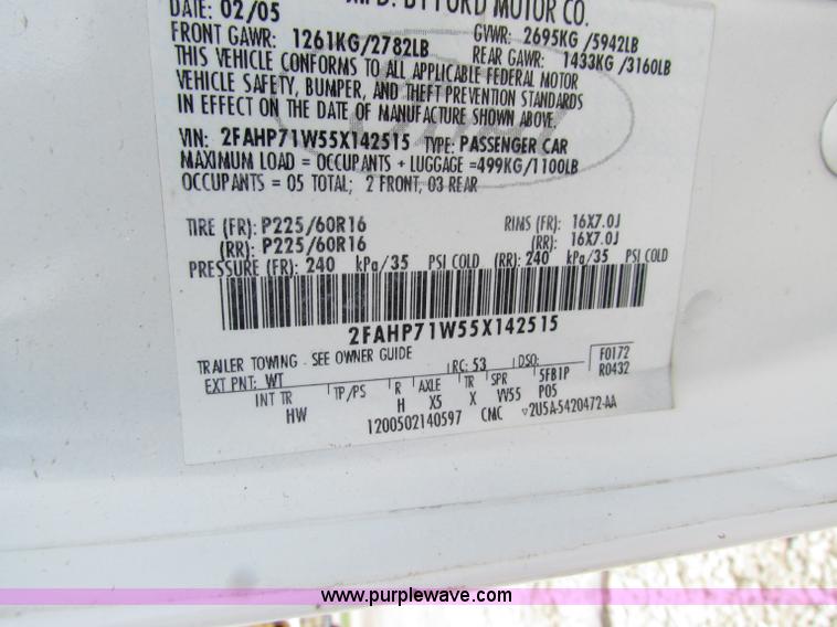 image for item F8642 2005 Ford Crown Victoria Police Interceptor