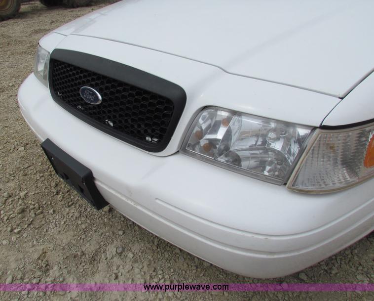image for item F8642 2005 Ford Crown Victoria Police Interceptor