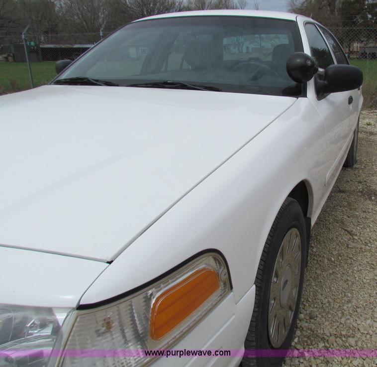 image for item F8642 2005 Ford Crown Victoria Police Interceptor