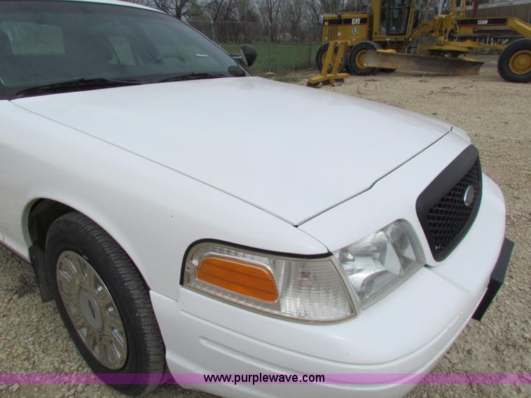 image for item F8642 2005 Ford Crown Victoria Police Interceptor