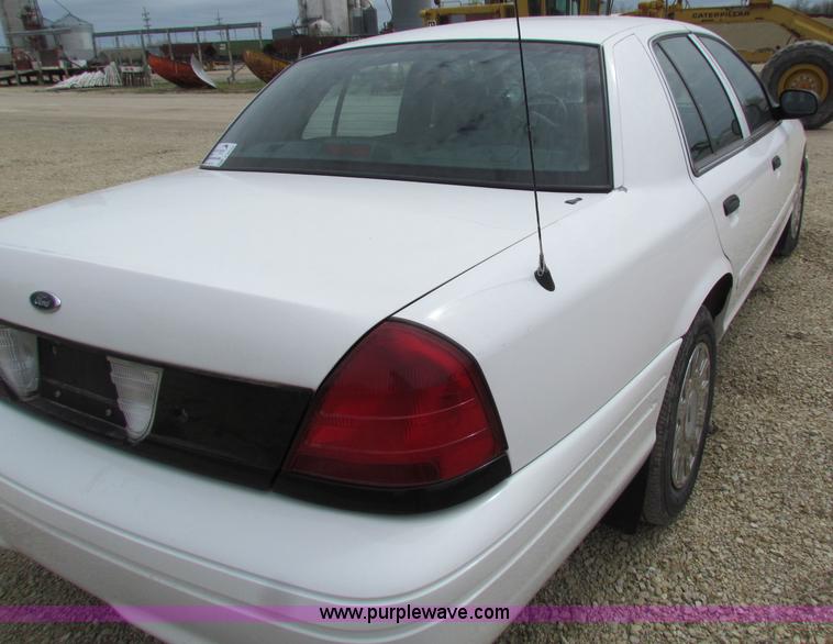 image for item F8642 2005 Ford Crown Victoria Police Interceptor
