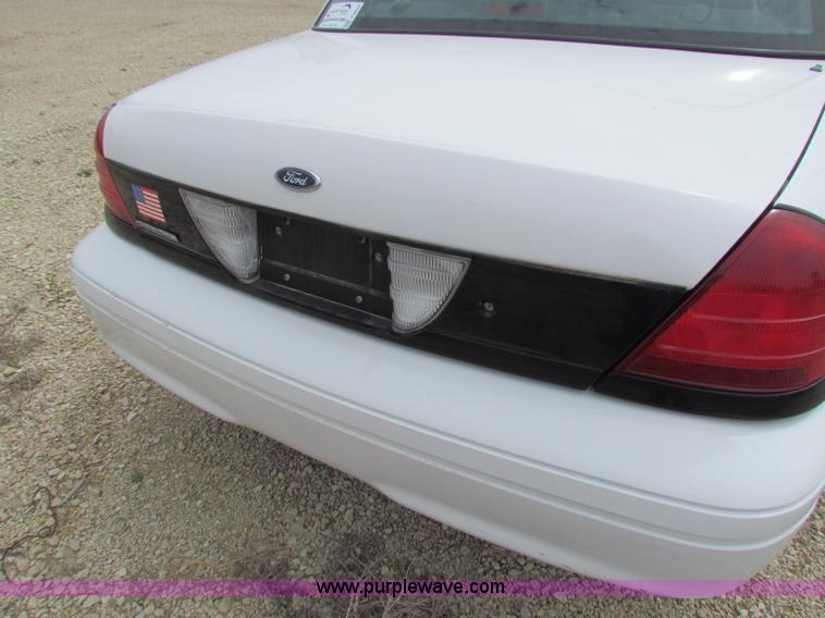 image for item F8642 2005 Ford Crown Victoria Police Interceptor