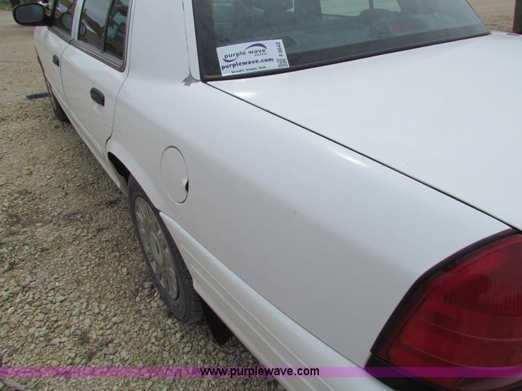 image for item F8642 2005 Ford Crown Victoria Police Interceptor