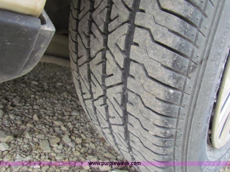 image for item F8642 2005 Ford Crown Victoria Police Interceptor