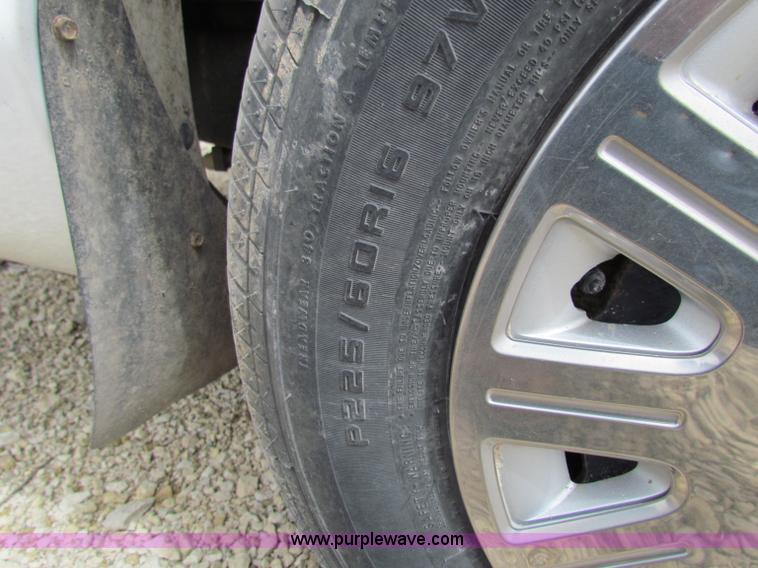 image for item F8642 2005 Ford Crown Victoria Police Interceptor