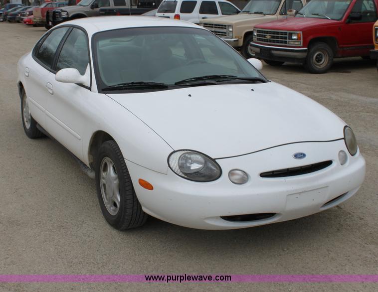 image for item F8664 1997 Ford Taurus GL