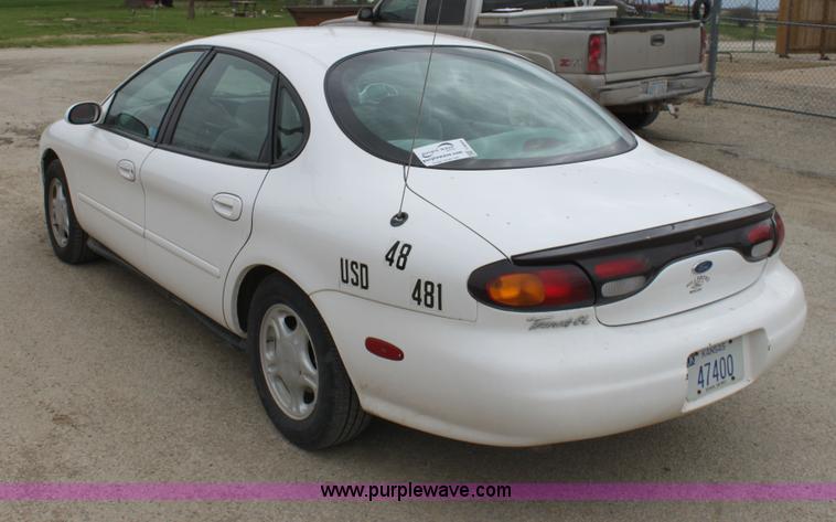 image for item F8664 1997 Ford Taurus GL