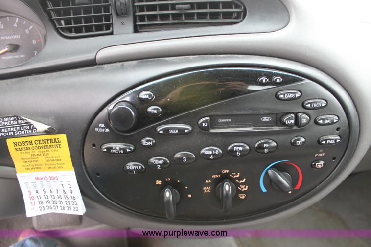 image for item F8664 1997 Ford Taurus GL