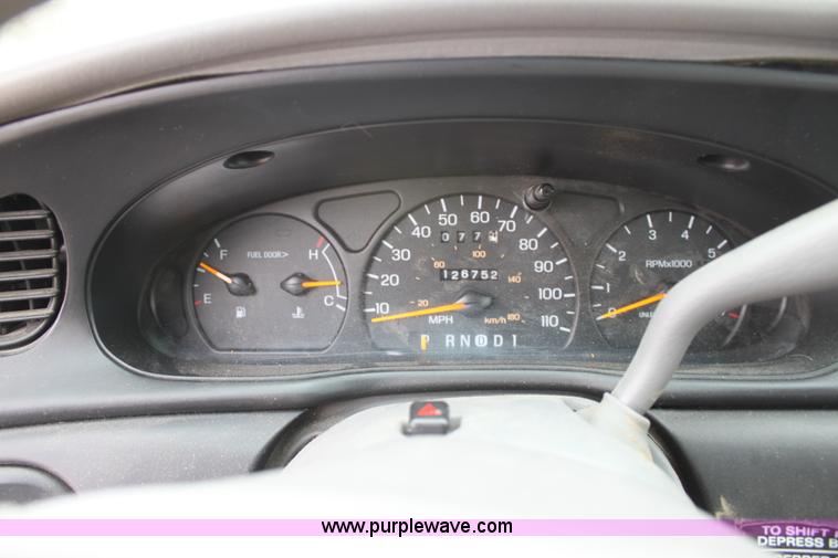 image for item F8664 1997 Ford Taurus GL