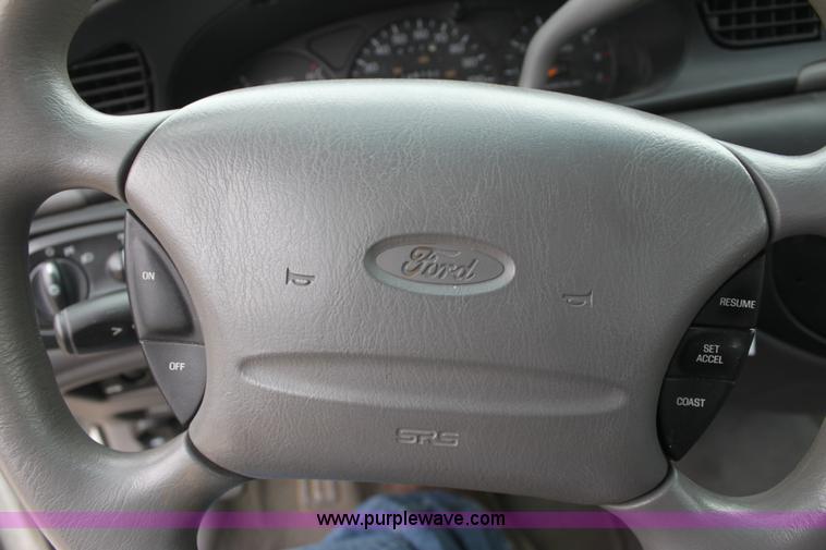 image for item F8664 1997 Ford Taurus GL