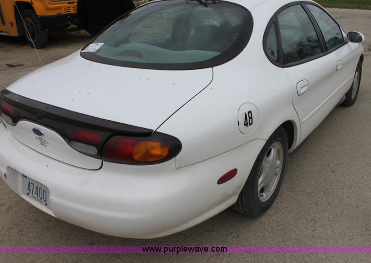 image for item F8664 1997 Ford Taurus GL