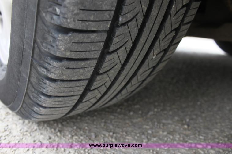 image for item F8664 1997 Ford Taurus GL