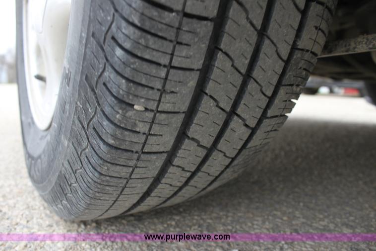 image for item F8664 1997 Ford Taurus GL