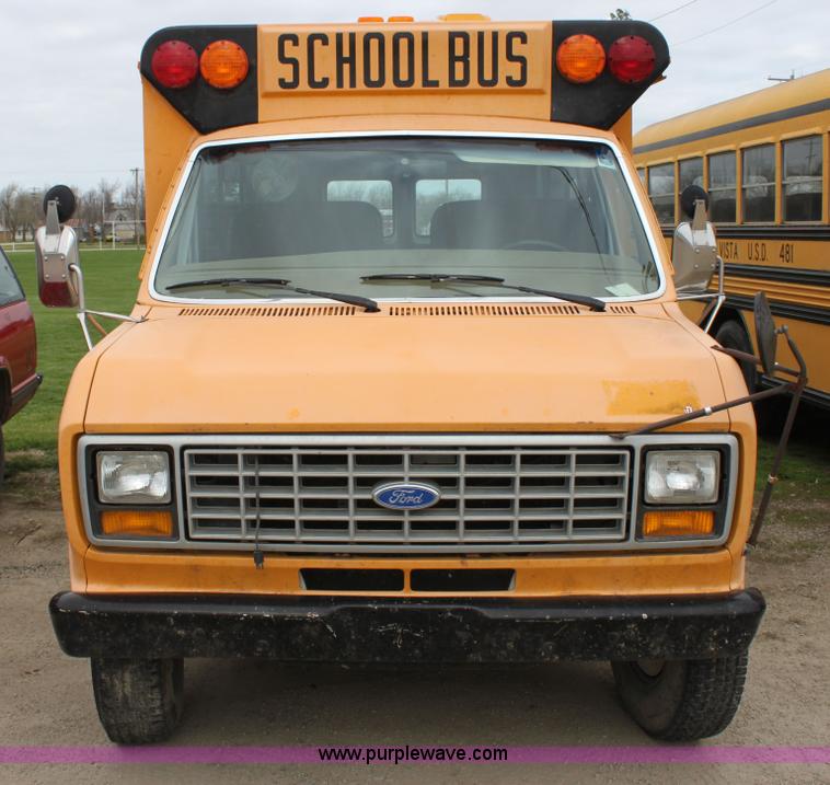 image for item F8667 1990 Ford school bus