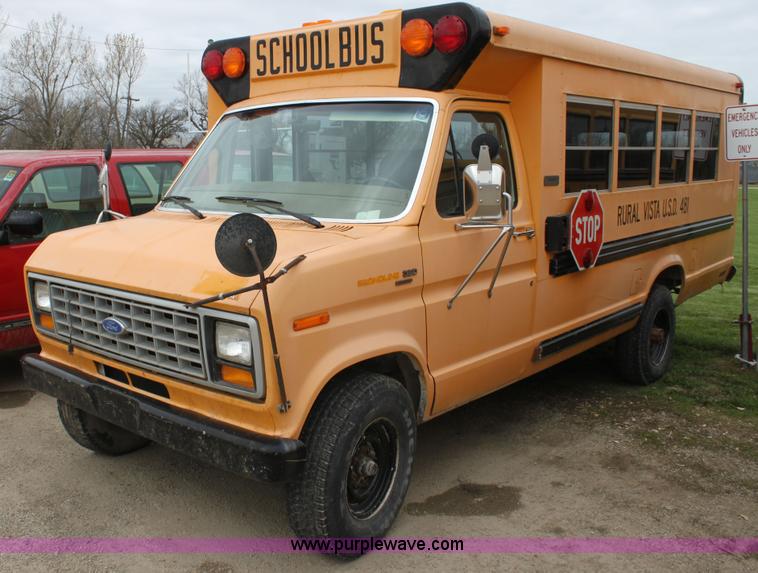 image for item F8667 1990 Ford school bus