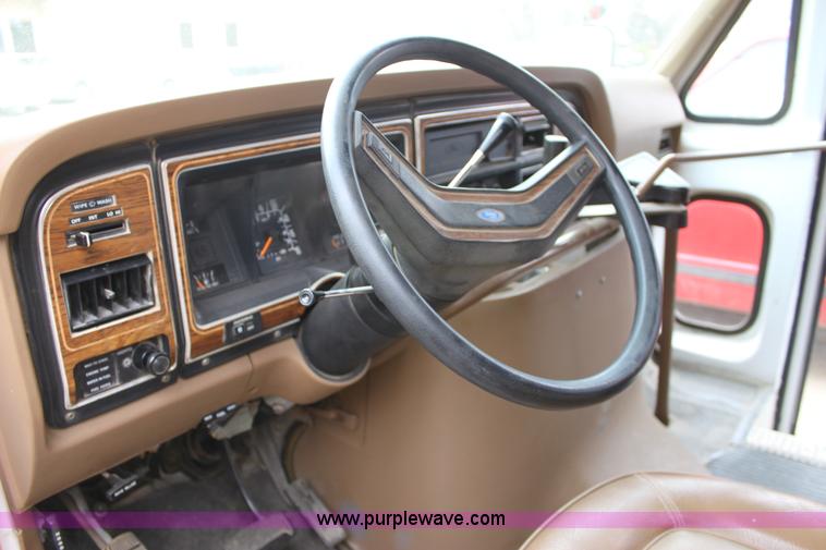 image for item F8667 1990 Ford school bus