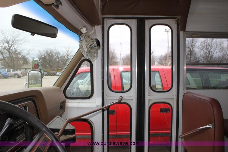 image for item F8667 1990 Ford school bus