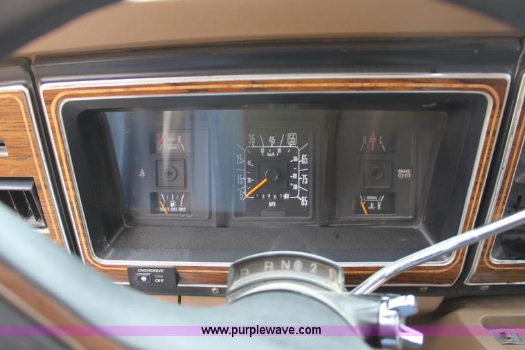 image for item F8667 1990 Ford school bus