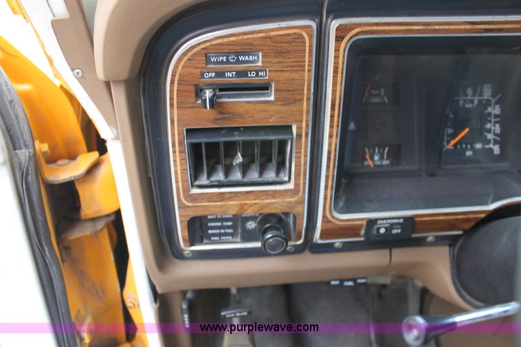 image for item F8667 1990 Ford school bus