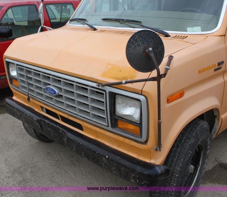 image for item F8667 1990 Ford school bus