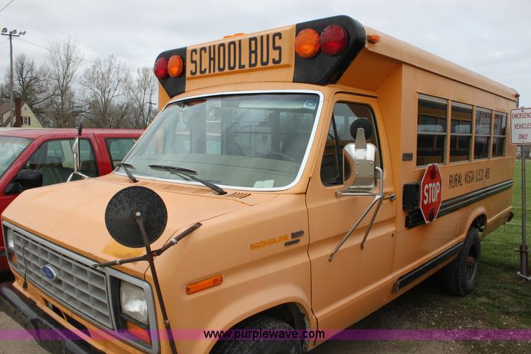 image for item F8667 1990 Ford school bus