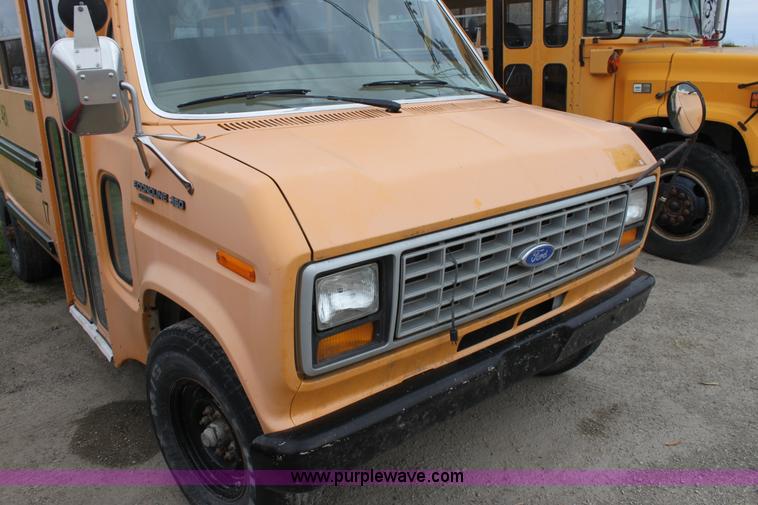 image for item F8667 1990 Ford school bus