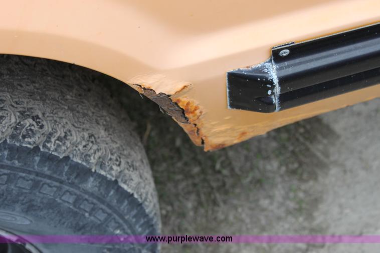 image for item F8667 1990 Ford school bus