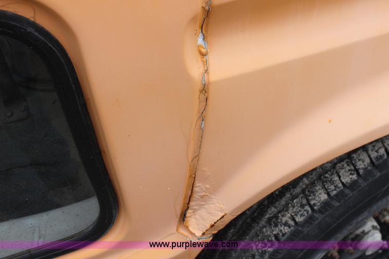 image for item F8667 1990 Ford school bus