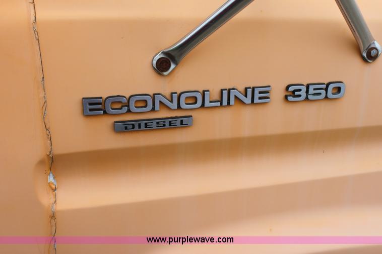 image for item F8667 1990 Ford school bus