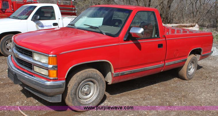 image for item F8696 1994 Chevrolet 1500 pickup truck