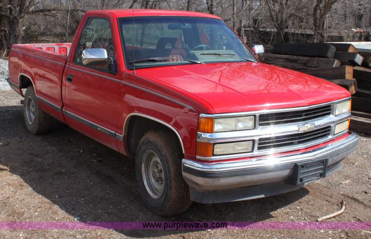 image for item F8696 1994 Chevrolet 1500 pickup truck