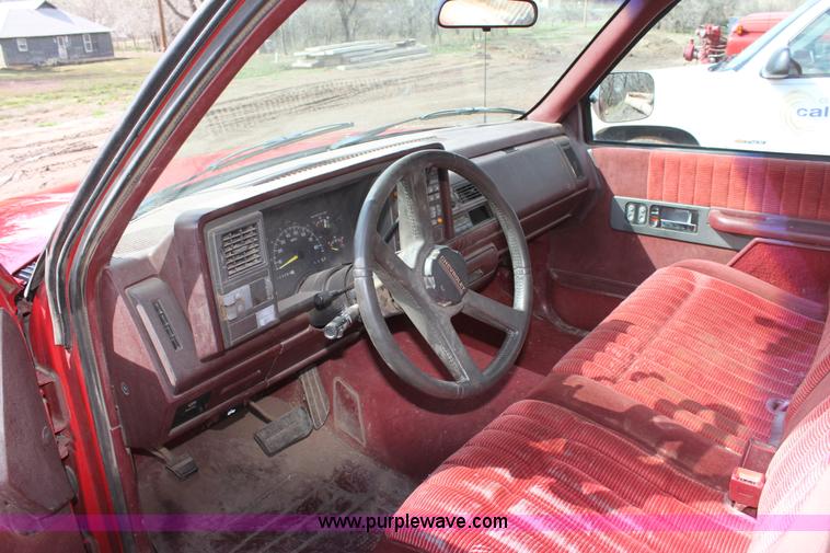 image for item F8696 1994 Chevrolet 1500 pickup truck
