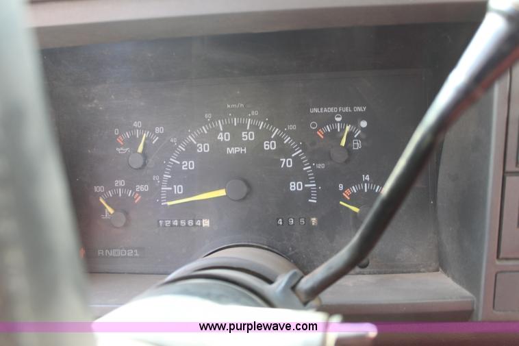 image for item F8696 1994 Chevrolet 1500 pickup truck