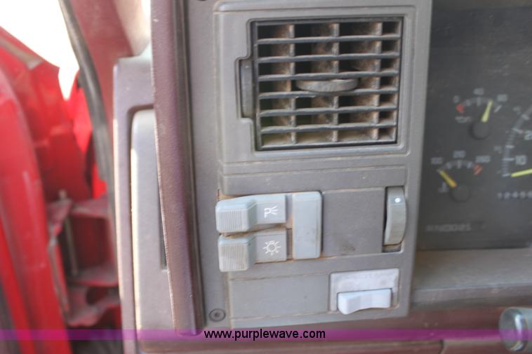 image for item F8696 1994 Chevrolet 1500 pickup truck