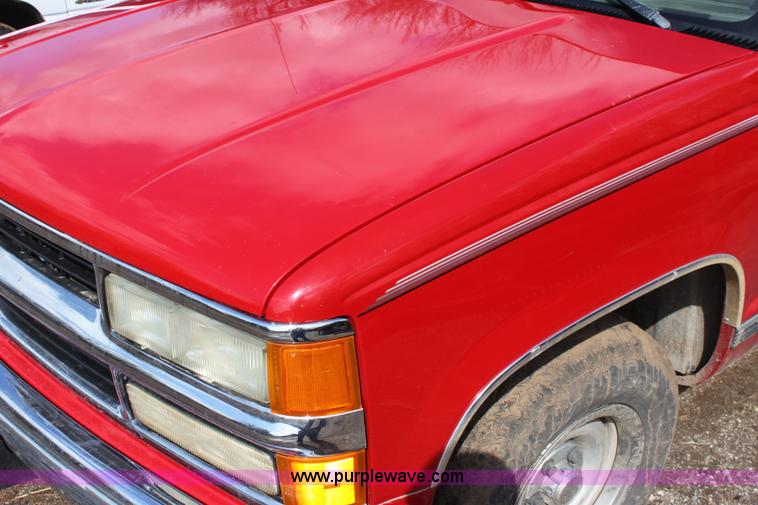 image for item F8696 1994 Chevrolet 1500 pickup truck