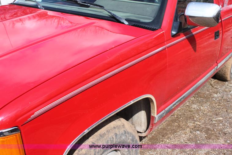 image for item F8696 1994 Chevrolet 1500 pickup truck