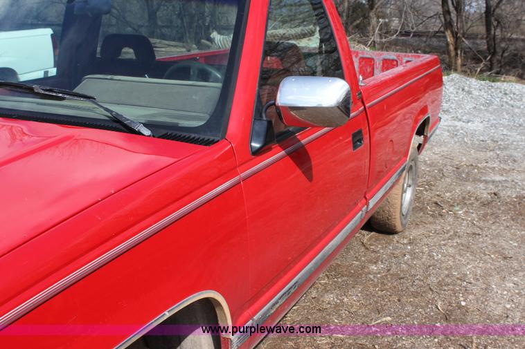 image for item F8696 1994 Chevrolet 1500 pickup truck