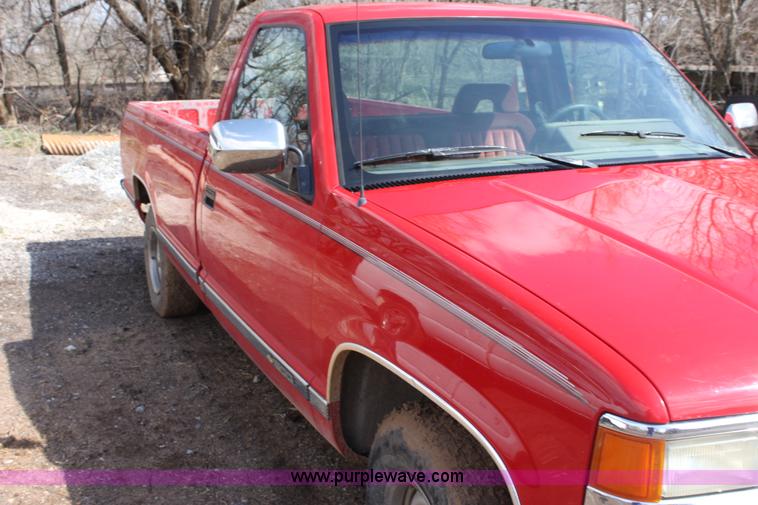 image for item F8696 1994 Chevrolet 1500 pickup truck